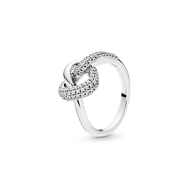 Anello con nodo a cuore con diamante