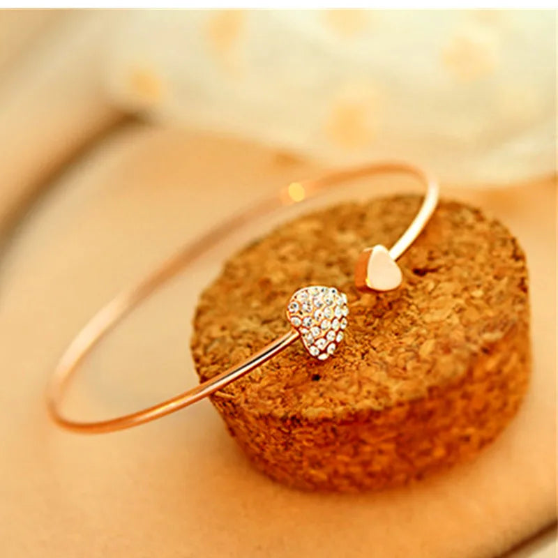 Bracciale regolabile in cristallo con doppio cuore e papillon
