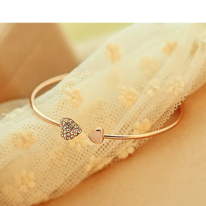 Bracciale regolabile in cristallo con doppio cuore e papillon
