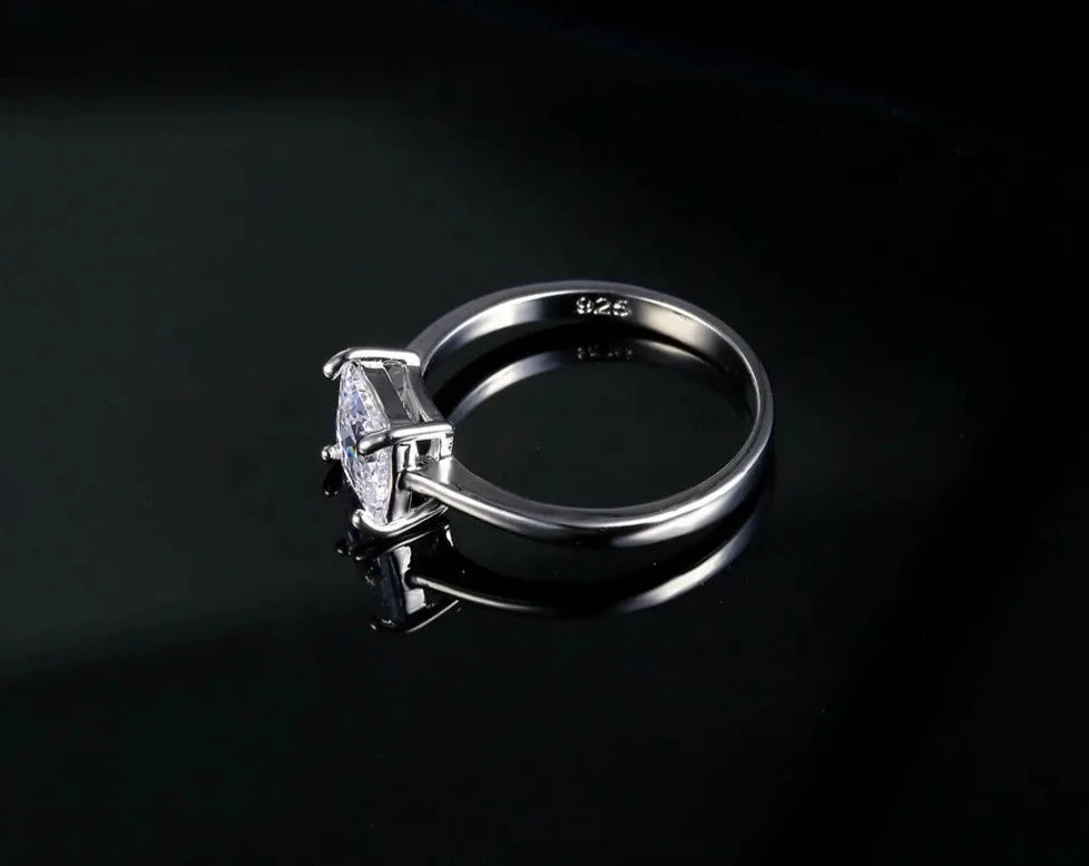 Bague de mariage diamant central