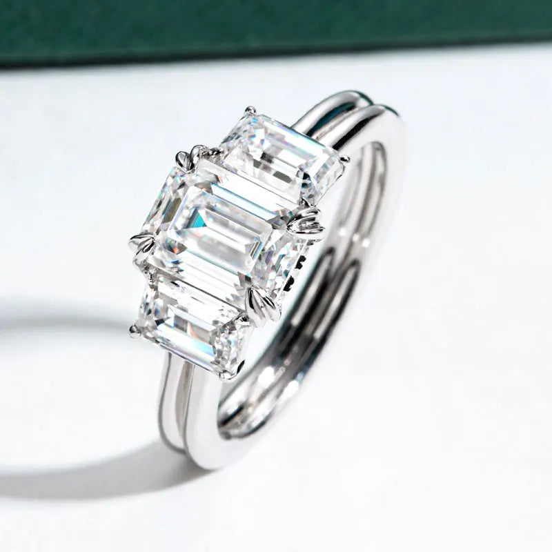 Bague de Fiançailles à Trois Pierres Toutes en Moissanite de Coupe Emeraude en Argent