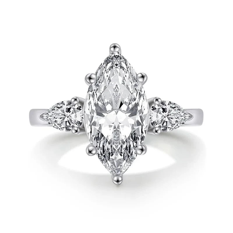 Bague de Mariage et de Fiançailles à Trois Pierres en Argent avec Saphir Blanc Marquise et Diamant Sona