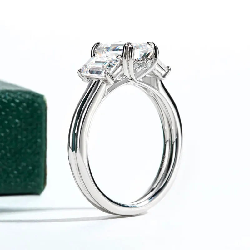 Bague de Fiançailles à Trois Pierres Toutes en Moissanite de Coupe Emeraude en Argent