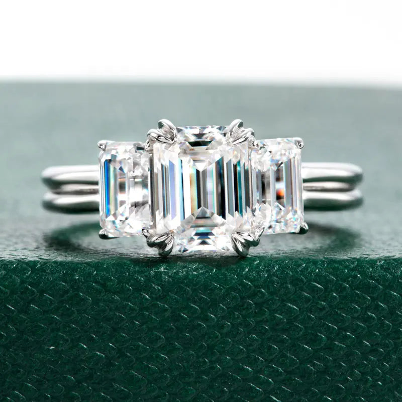 Bague de Fiançailles à Trois Pierres Toutes en Moissanite de Coupe Emeraude en Argent
