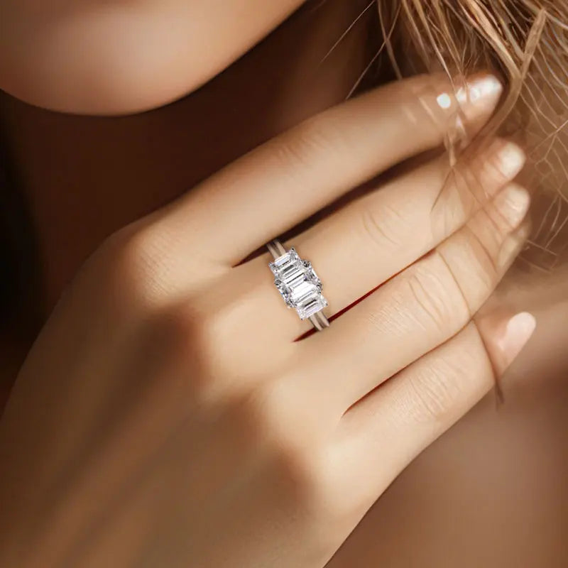 Bague de Fiançailles à Trois Pierres Toutes en Moissanite de Coupe Emeraude en Argent