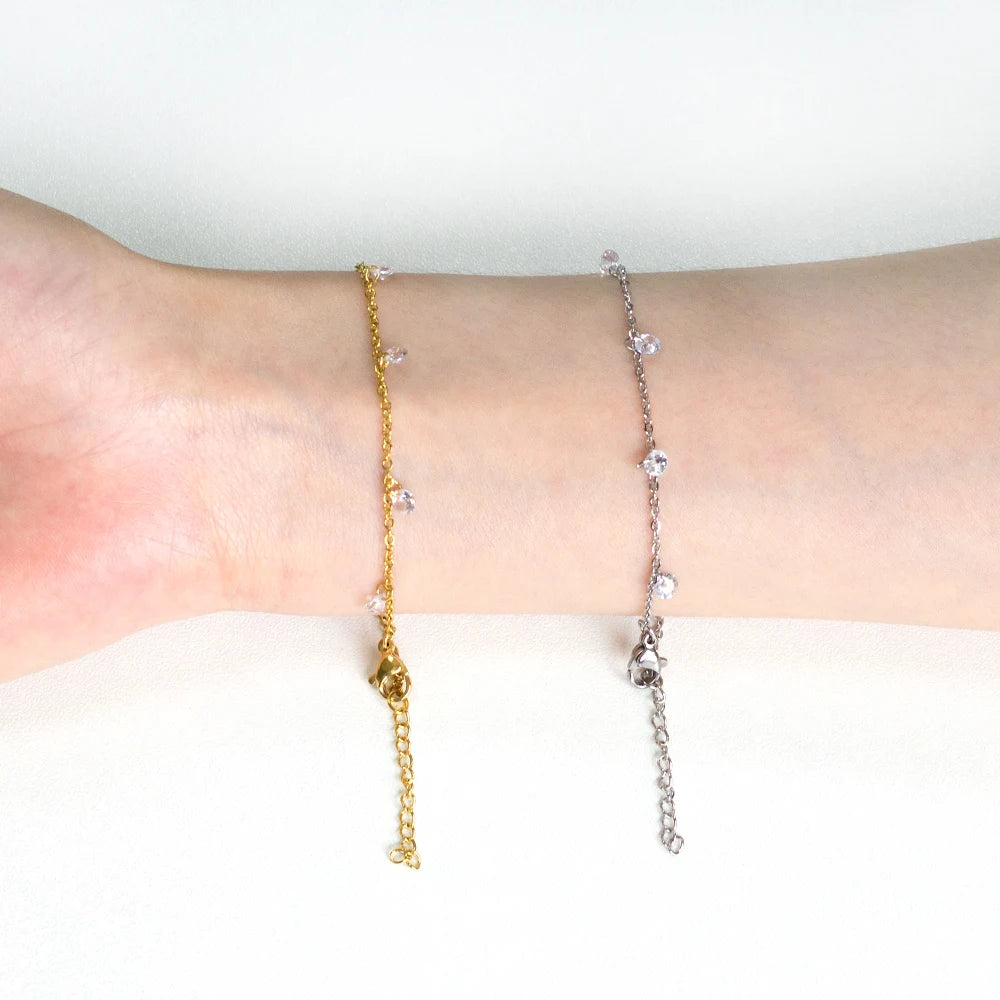 Éclat Éternel : Bracelet Charme en Acier Inoxydable et Zircons Cubiques