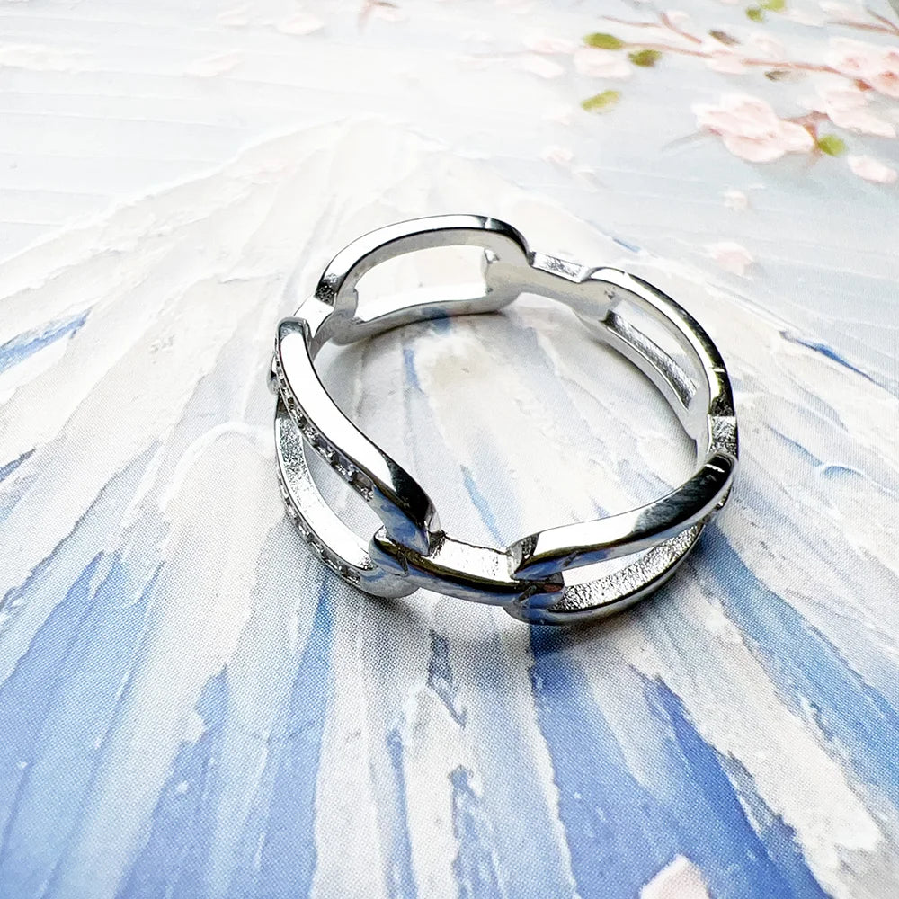 Découvrez la Bague en Argent Sterling 925 - Design Link Élégant