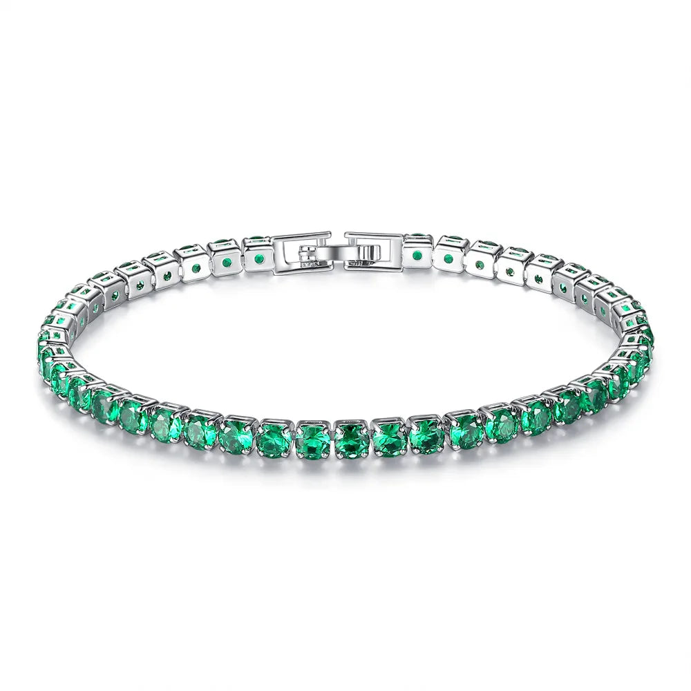 Una o tre file piene di bracciali con diamanti e zirconi