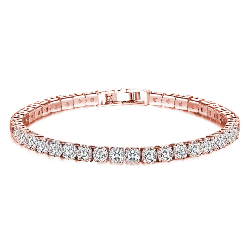 Una o tre file piene di bracciali con diamanti e zirconi