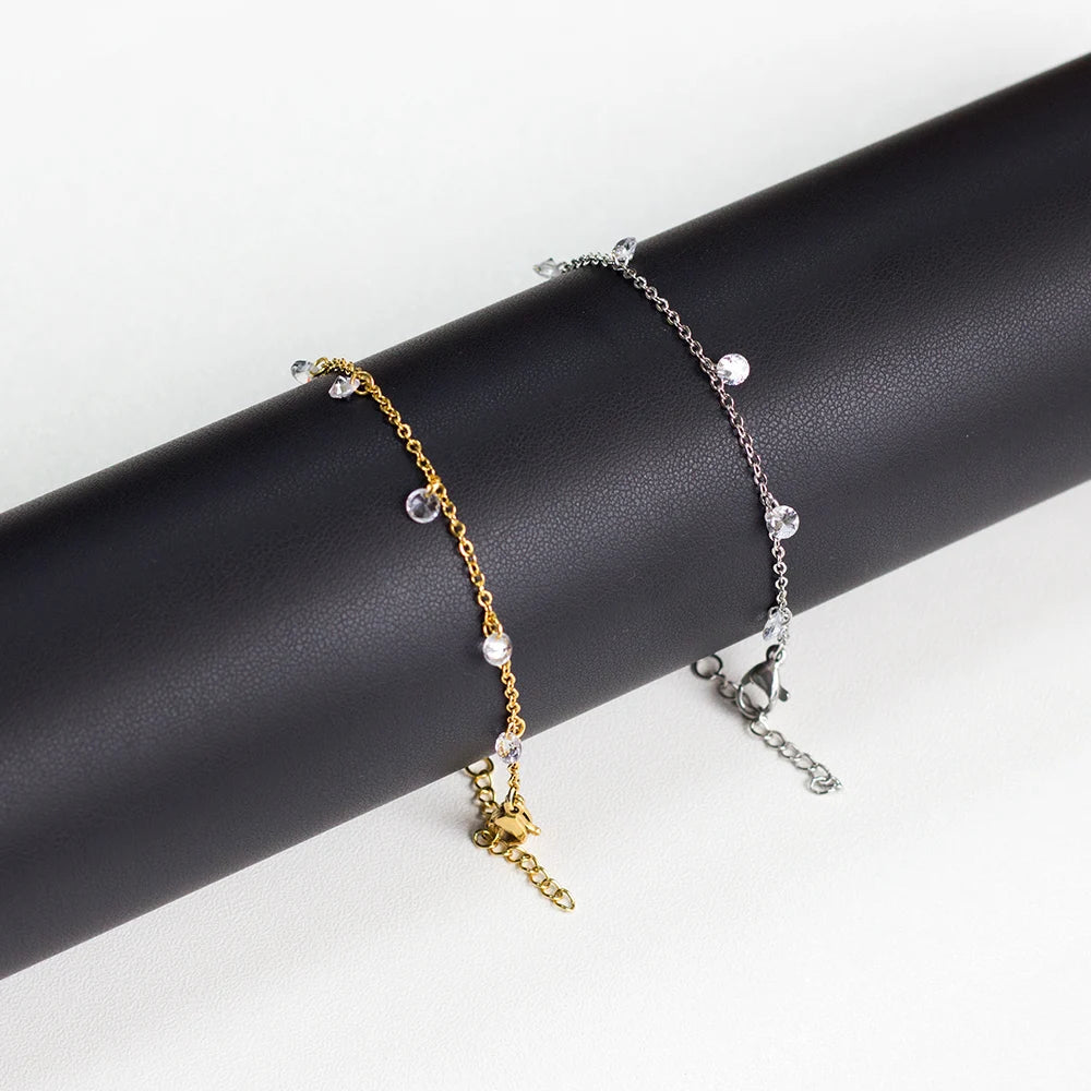 Éclat Éternel : Bracelet Charme en Acier Inoxydable et Zircons Cubiques