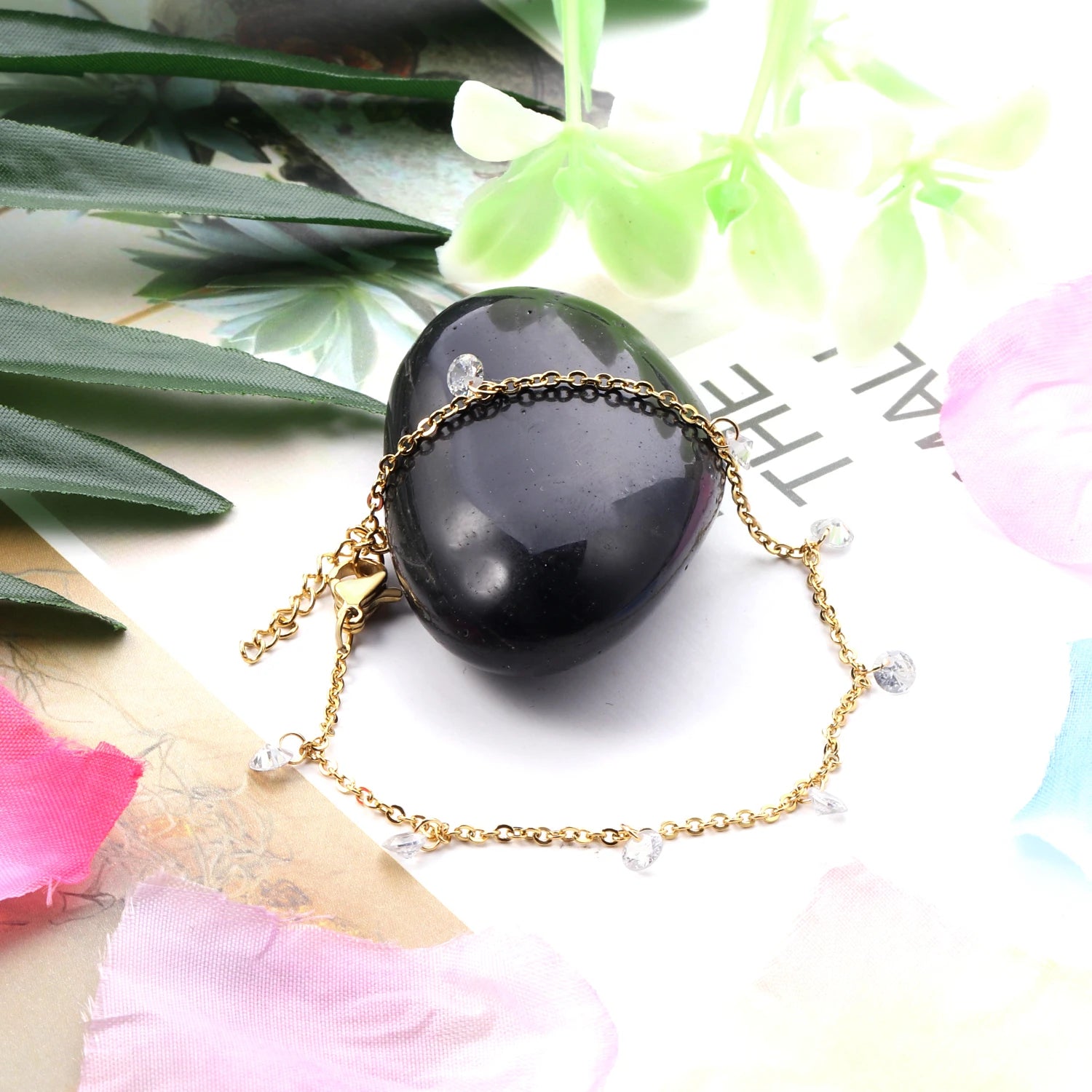 Éclat Éternel : Bracelet Charme en Acier Inoxydable et Zircons Cubiques