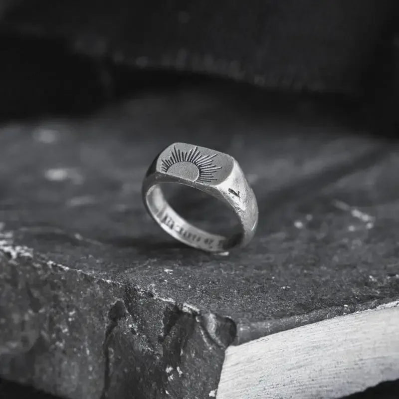 Bagues Soleil Gravées Vintage EternalBond - Bijoux de Rue Punk pour Hommes