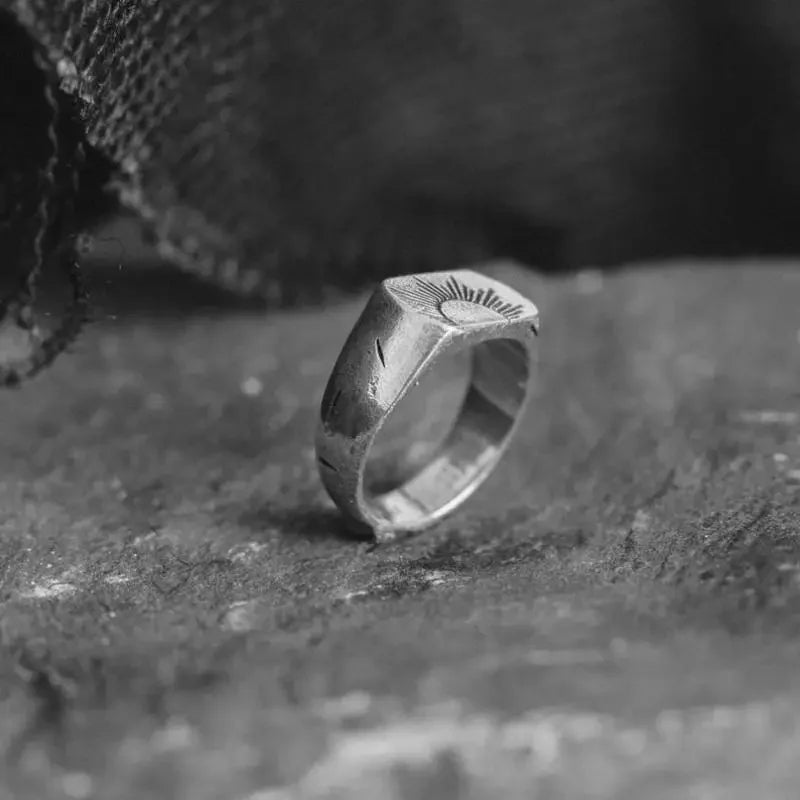 Bagues Soleil Gravées Vintage EternalBond - Bijoux de Rue Punk pour Hommes